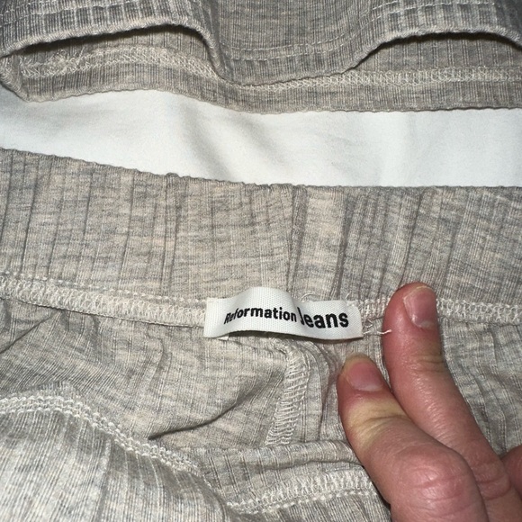 Reformation lounge set - Picture 2 of 3